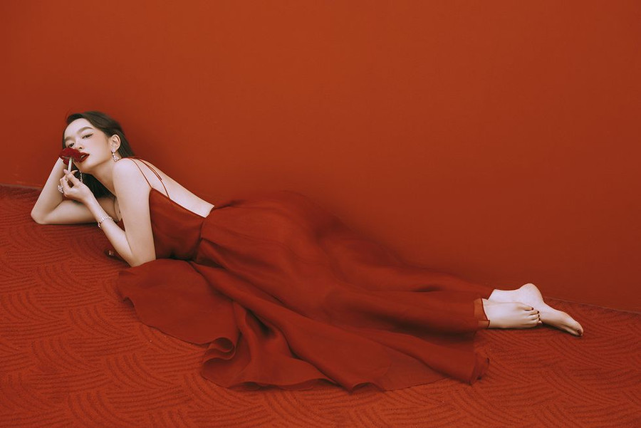 Dù tuổi đời và tuổi nghề còn trẻ nhưng Kaity Nguyễn lại khiến mọi người không khỏi ngưỡng mộ khi sở hữu nhiều vai diễn ấn tượng trong 4 bộ phim điện ảnh bao gồm Em chưa 18, Hồn Papa da con gái, Tiệc trăng máu và Gái già lắm chiêu V-Những cuộc đời vương giả ẢNH: NVCC