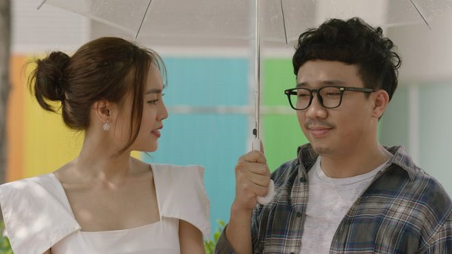 Năm 2019, cô đã có màn kết hợp ăn ý với Trấn Thành trong bộ phim “Cua lại vợ bầu“. Vai diễn Nhã Linh đầy cảm xúc đã góp phần đưa bộ phim đạt doanh thu 176 tỉ đồng sau 13 ngày công chiếu, trở thành bộ phim đại náo phòng vé vào dịp Tết 2019. Ảnh: CMH. Năm 2019, cô đã có màn kết hợp ăn ý với Trấn Thành trong bộ phim “Cua lại vợ bầu“. Vai diễn Nhã Linh đầy cảm xúc đã góp phần đưa bộ phim đạt doanh thu 176 tỉ đồng sau 13 ngày công chiếu, trở thành bộ phim đại náo phòng vé vào dịp Tết 2019. Ảnh: CMH.