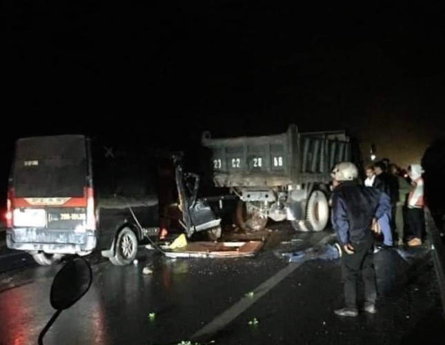 Hiện trường vụ tai nạn khiến 3 người tử vong, 2 người bị thương - Ảnh: Facebook Hiện trường vụ tai nạn khiến 3 người tử vong, 2 người bị thương - Ảnh: Facebook