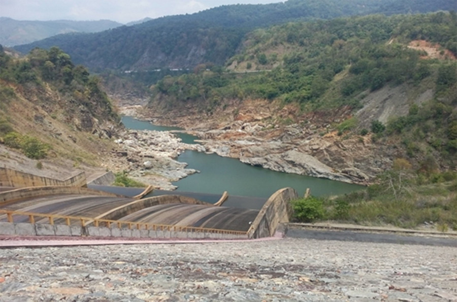 Công ty Thủy điện Ia Ly là đơn vị sử dụng DVMTR liên tỉnh. Ảnh: Mộng Thường Đập tràn Thuỷ điện Ia Ly, một đơn vị sử dụng DVMTR liên tỉnh của Gia Lai. Ảnh: Mộng Thường