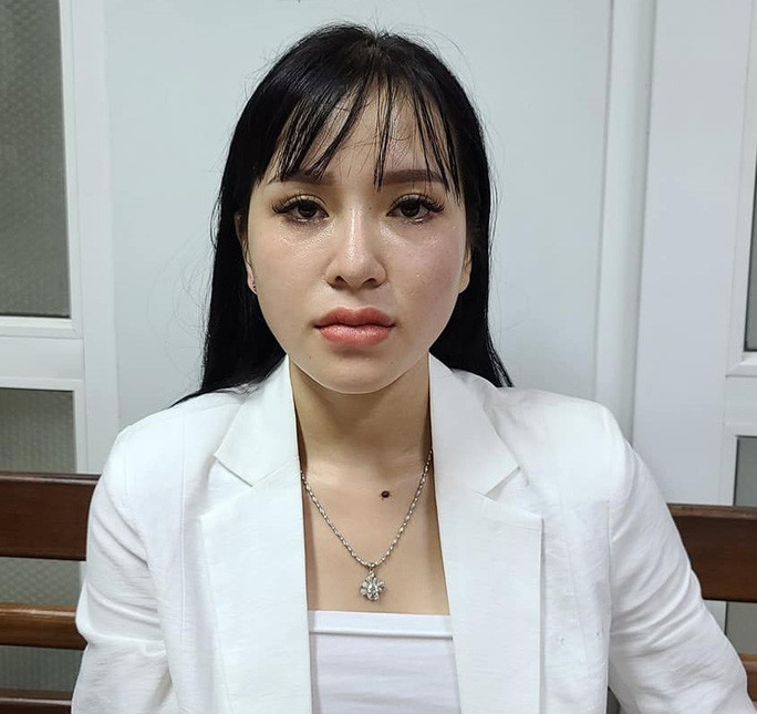  Trang lấy vỏ bọc là nhân viên tiệm Spa, hot girl nghìn like trên FB để buôn bán ma túy