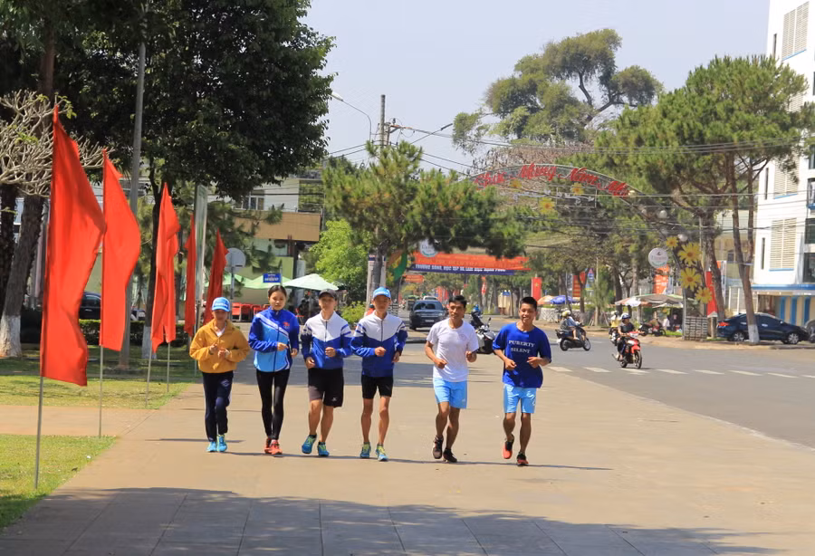 1. Giải Vô địch Quốc gia Marathon và cự ly dài Báo Tiền Phong có hơn 5.000 VĐV tham gia thi đấu