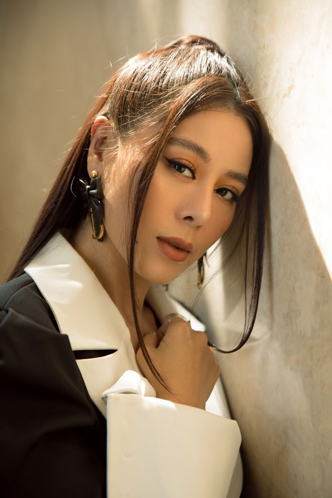 Nam Thư gây chú ý với hình ảnh chững chạc, thanh lịch khi chuyển hướng kinh doanh ẢNH: PHAN THÀNH NHÂN