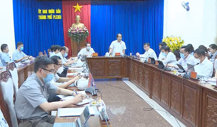 Chủ tịch UBND tỉnh Võ Ngọc Thành phát biểu tại buổi làm việc với TP. Pleiku. Ảnh: Hồng Uyên Chủ tịch UBND tỉnh Võ Ngọc Thành phát biểu tại buổi làm việc với TP. Pleiku. Ảnh: Hồng Uyên