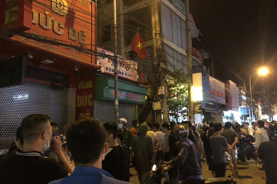 Vụ nổ nghi là do mìn tự chế xảy ra tại tiệm vàng phố Hải Triều (Hồng Bàng, Hải Phòng). Ảnh CTV Vụ nổ nghi là do mìn tự chế xảy ra tại tiệm vàng phố Hải Triều (Hồng Bàng, Hải Phòng). Ảnh CTV