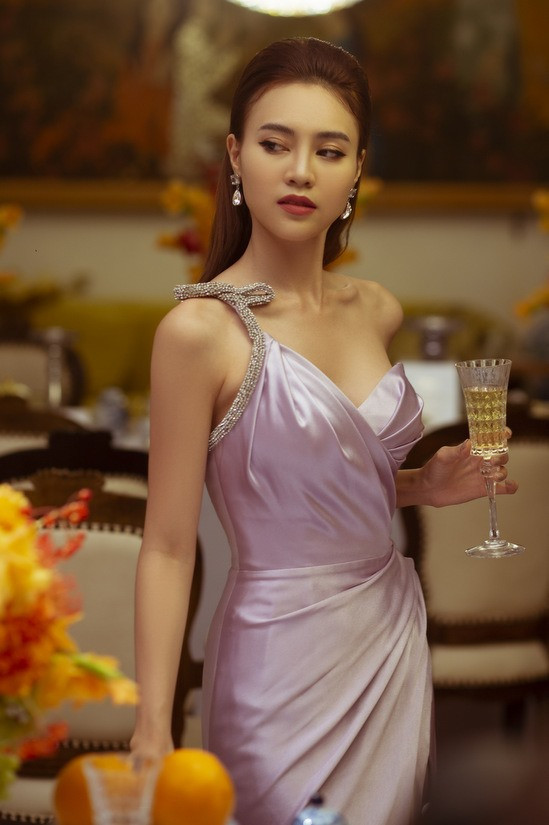 Nhờ hiệu hứng mạnh mẽ của phần trước, Ninh Dương Lan Ngọc tiếp tục xuất hiện trong “Gái già lắm chiêu 3“. Ảnh: NSX. Nhờ hiệu hứng mạnh mẽ của phần trước, Ninh Dương Lan Ngọc tiếp tục xuất hiện trong “Gái già lắm chiêu 3“. Ảnh: NSX.