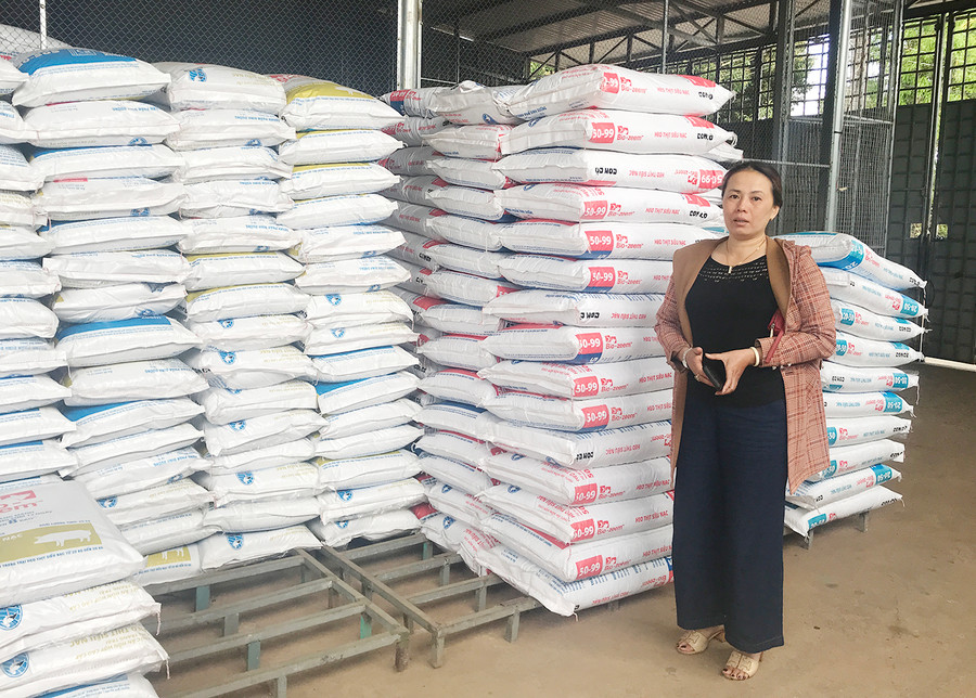 Cửa hàng thức ăn gia súc của bà Nguyễn Thị Kim Ngọc (phường Thắng Lợi, TP. Pleiku) đảm bảo các điều kiện theo quy định. Ảnh: Nguyễn­­ Hồng