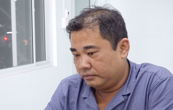  Trần Trí Mãnh làm việc với lực lượng chức năng. Ảnh: T.Tầm