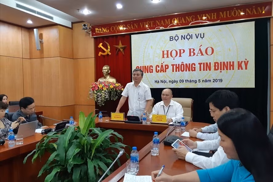 Bộ Nội vụ từng giải thích: quy định công chức không được nịnh bợ sếp, lấy lòng cấp trên vì động cơ không trong sáng không dễ gì luật hóa được, vì nội dung này mang tính chất hành vi. Ảnh: Thuỳ Linh