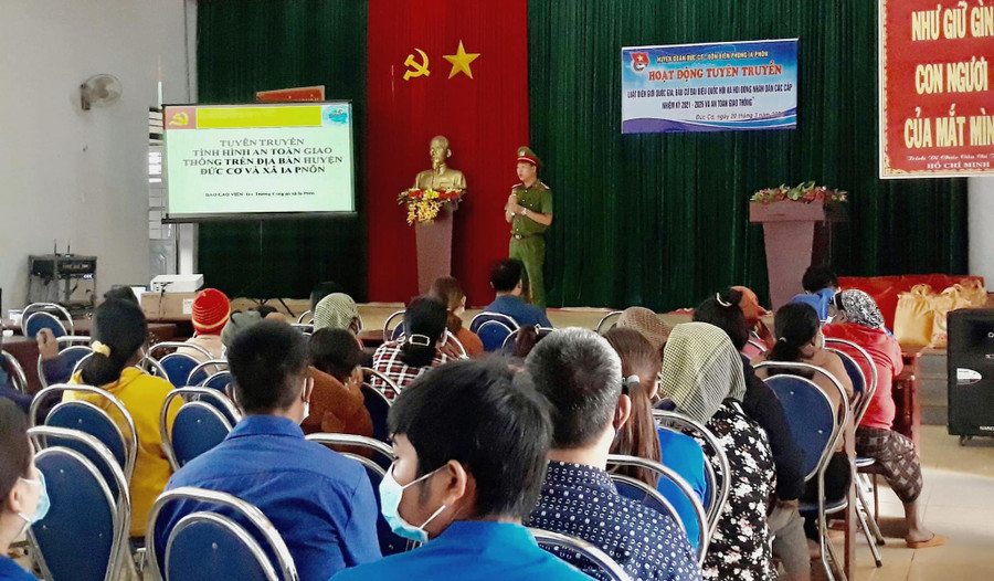 Quang cảnh buổi tuyên truyền. Ảnh: Hà Phương