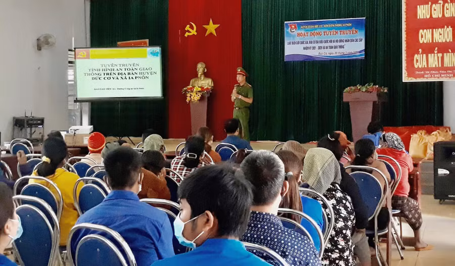 Quang cảnh buổi tuyên truyền. Ảnh: Hà Phương