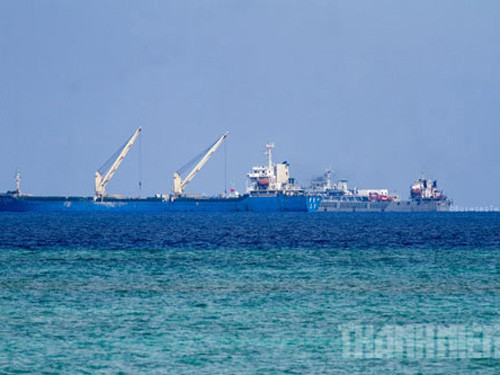 Tàu công trình hiện đại của Trung Quốc tại Gạc Ma.