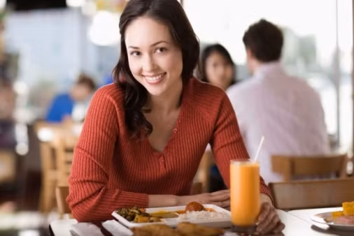 Thi thoảng chiều chuộng bản thân là điều nên làm và hãy cố gắng ăn uống lành mạnh thường xuyên nhất có thể.