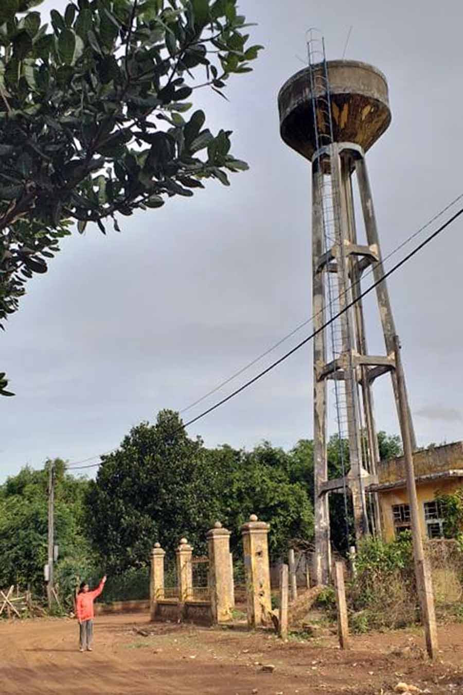  Công trình nước sinh hoạt tập trung làng Griêng (xã Ia Boòng) ngưng hoạt động do bị hỏng. Ảnh: N.H