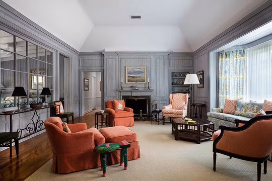 Được xem là màu sắc của năm, cam san hô có thể tạo ra ảnh hưởng lớn tới bất kỳ mẫu phòng khách nào.