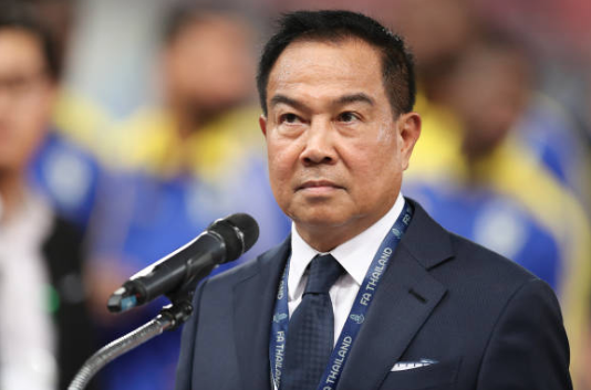 Chủ tịch Liên đoàn bóng đá Thái Lan, ông Somyot Poompunmuang (Ảnh: Getty).