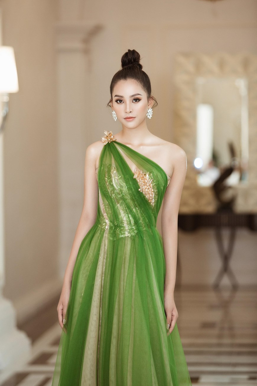 Cùng ngắm nhan sắc Tiểu Vy trong sự kiện