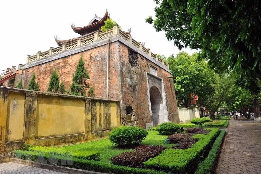  Cổng thành Cửa Bắc, một trong những dấu tích còn nguyên vẹn của Hoàng thành Thăng Long xưa. 