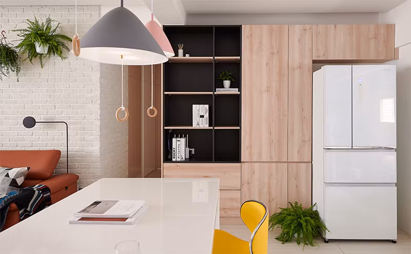  Một vài quyển sách hướng dẫn nấu ăn được đặt gần khu vực quầy bar.