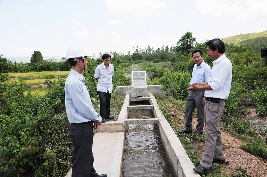  Tuyến kênh N33 đảm bảo nhu cầu cung cấp nước tưới thường xuyên cho cánh đồng xã Chư Gu (huyện Krông Pa). Ảnh: G.C