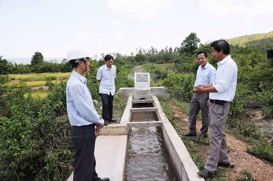  Tuyến kênh N33 đảm bảo nhu cầu cung cấp nước tưới thường xuyên cho cánh đồng xã Chư Gu (huyện Krông Pa). Ảnh: G.C