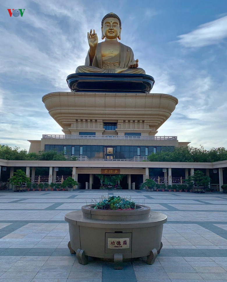  Hiện nay, Phật Quang Sơn cất giữ nhiều bảo vật quý như hàng ngàn pho tượng dát vàng trong các toà bảo tháp, một triệu bản Tâm Kinh do hàng ngàn phật tử ghi chép để gửi tấm lòng thành kính dâng Đức Phật.