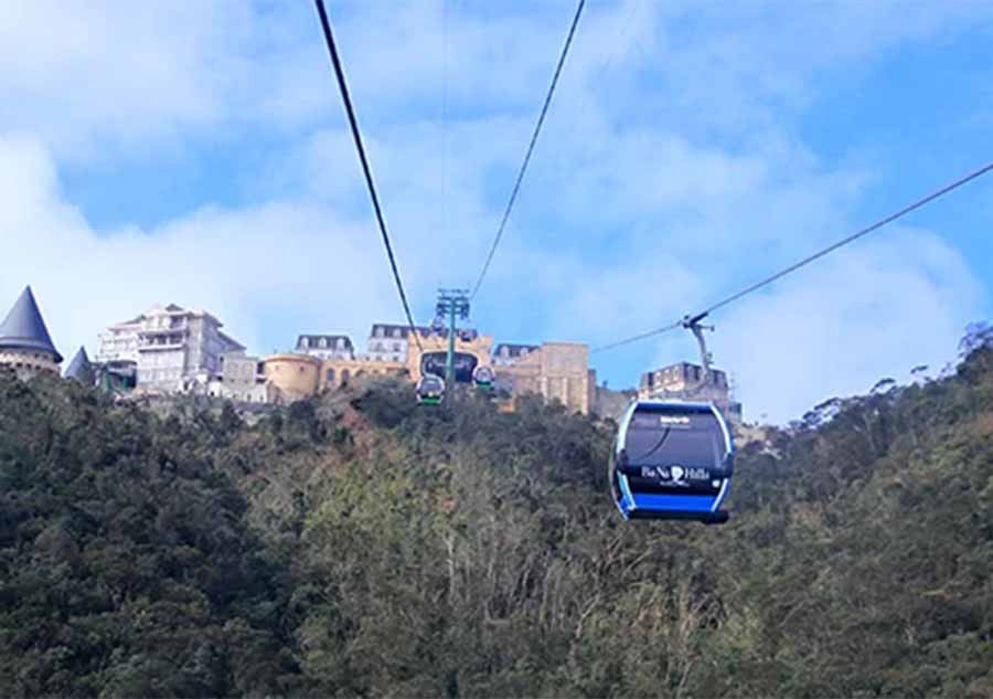 Tuyến cáp treo Bà Nà Hills gây ấn tượng với nhiều du khách. Ảnh: Nguyễn Đông. Tuyến cáp treo Bà Nà Hills gây ấn tượng với nhiều du khách. Ảnh: Nguyễn Đông.