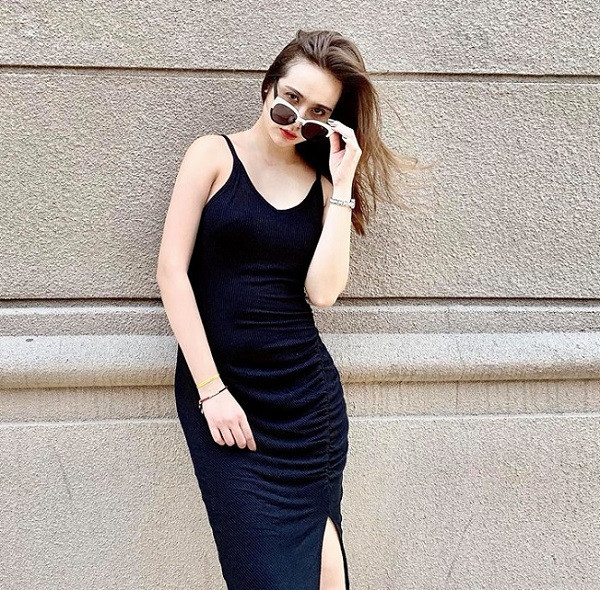 Hậu ly hôn, Huyền Lizzie tiếp tục phấn đấu cho sự nghiệp, cô chịu khó tham gia các buổi chụp hình mẫu, nhận lời đóng quảng cáo và diễn xuất để có điều kiện lo cho con trai