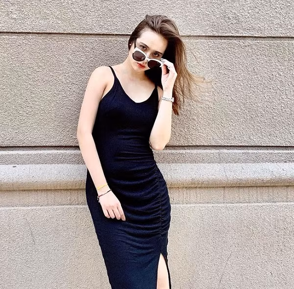 Hậu ly hôn, Huyền Lizzie tiếp tục phấn đấu cho sự nghiệp, cô chịu khó tham gia các buổi chụp hình mẫu, nhận lời đóng quảng cáo và diễn xuất để có điều kiện lo cho con trai