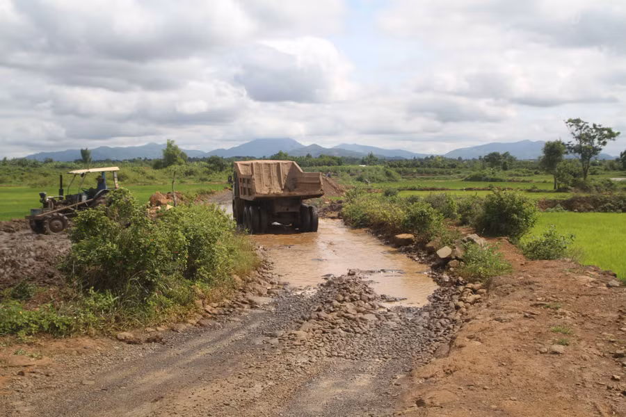  Tình trạng khai thác và vận chuyển đá trái phép tại mỏ đá làng Mơ Nú đã diễn ra trong một thời gian dài. Ảnh: V.N