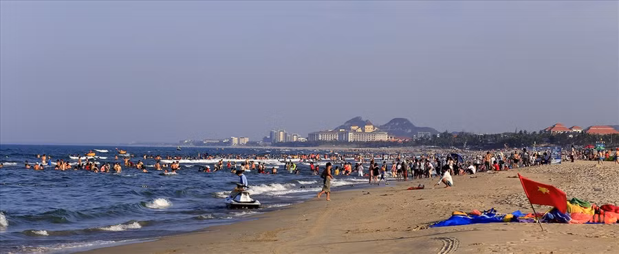  Đà Nẵng là nơi có bãi biển đẹp, mức sống rẻ đang thu hút người nước ngoài đến sinh sống. Ảnh: Lê Tuấn
