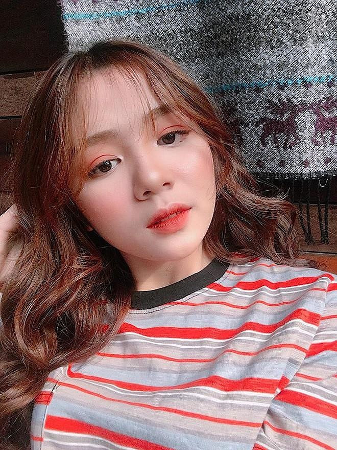 Hiện tại, trang cá nhân của Linh Chi thu hút gần 15.000 lượt theo dõi. Tuy nhiên, vì không muốn cuộc sống bị ảnh hưởng sau khi nổi tiếng trên mạng, nữ điều dưỡng viên đã khóa bình luận và hạn chế chia sẻ thông tin, hình ảnh trên trang cá nhân.