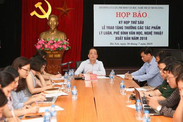 Tiến sỹ khoa học Phan Đình Tân, Phó Chủ tịch chuyên trách Hội đồng Lý luận, phê bình văn học, nghệ thuật Trung ương trao đổi thông tin với các cơ quan thông tấn, báo chí. (Ảnh: Thanh Tùng/TTXVN)  Tiến sỹ khoa học Phan Đình Tân, Phó Chủ tịch chuyên trách Hội đồng Lý luận, phê bình văn học, nghệ thuật Trung ương trao đổi thông tin với các cơ quan thông tấn, báo chí. (Ảnh: Thanh Tùng/TTXVN)