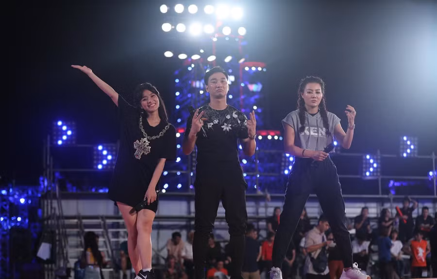 MC Hoàng Yến Chibi, MC Thành Trung và khách mời Thanh Hương (từ trái qua) tại 