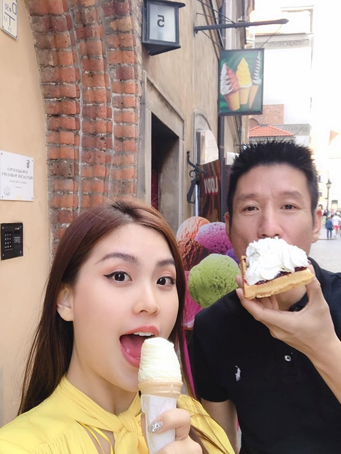 Á hậu Diễm Trang tận hưởng những ngày cuối cùng trong kỳ nghỉ hè tại châu Âu cùng ông xã và con gái.