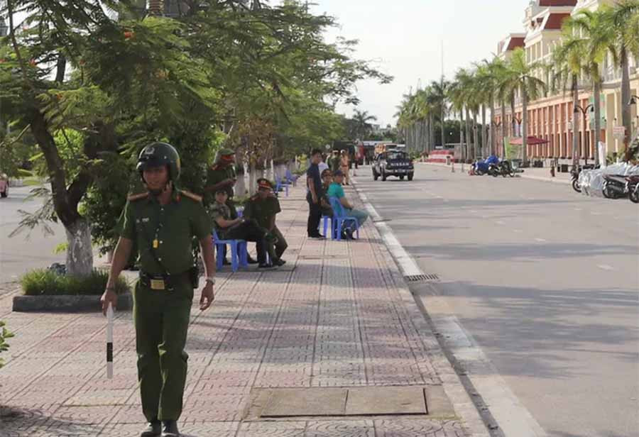 An ninh được thắt chặt ở vòng ngoài An ninh được thắt chặt ở vòng ngoài