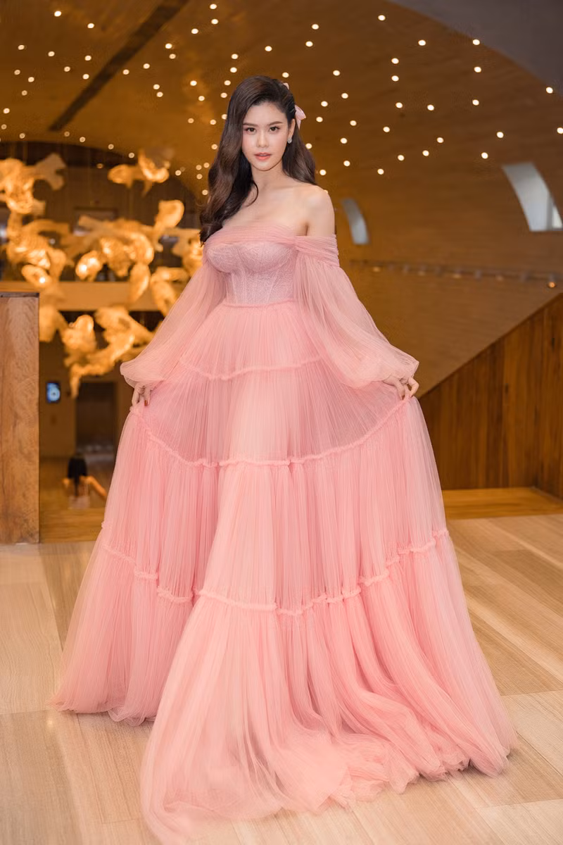 Nữ nghệ sĩ bật mí, bé Sushi dù chưa đến tuổi thiếu niên nhưng cũng bắt đầu chững chạc và trưởng thành.