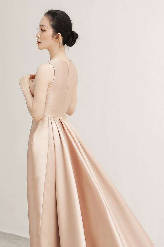  Các mẫu thiết kế này dành cho bạn gái yêu nét nhẹ nhàng, thanh lịch khi xuất hiện tại các sự kiện và tham gia tiệc tùng.