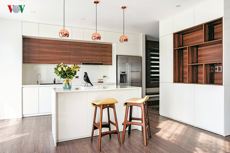 Không gian bếp với những đường nét hiện đại, được tổ chức gọn gàng, tiện nghi. Không gian bếp với những đường nét hiện đại, được tổ chức gọn gàng, tiện nghi.