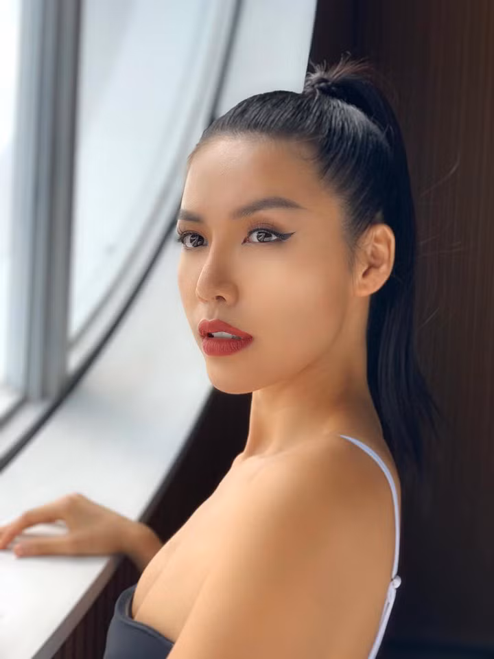 Không trang điểm cầu kỳ hay chọn bối cảnh lung linh, những bức hình 