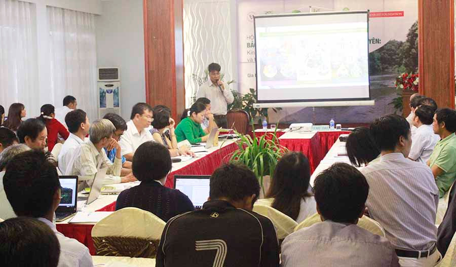  Đại biểu chia sẻ kinh nghiệm trong quá trình thực hiện dự án “Quản trị nguồn tài nguyên nước 2017-2019”. Ảnh: N.T