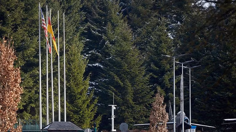  Bên ngoài sân bay quân sự Bundeswehr nơi bom hạt nhân B61 của Mỹ được cho là cất giữ ở Buechel, Đức. Ảnh: RT.