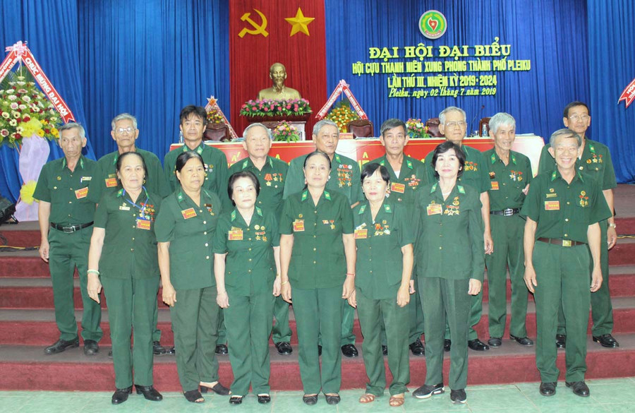 Ban Chấp hành Hội Cựu TNXP TP. Pleiku khóa III ra mắt. Ảnh: Phan Lài Ban Chấp hành Hội Cựu TNXP TP. Pleiku khóa III ra mắt. Ảnh: Phan Lài