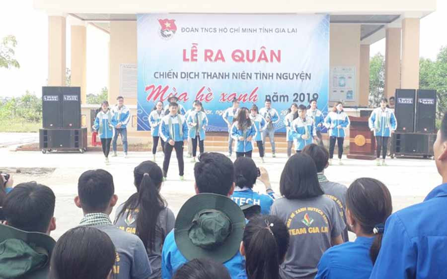  Toàn cảnh lễ ra quân chiến dịch thanh niên tình nguyện Mùa hè xanh năm 2019.Ảnh Phan Lài