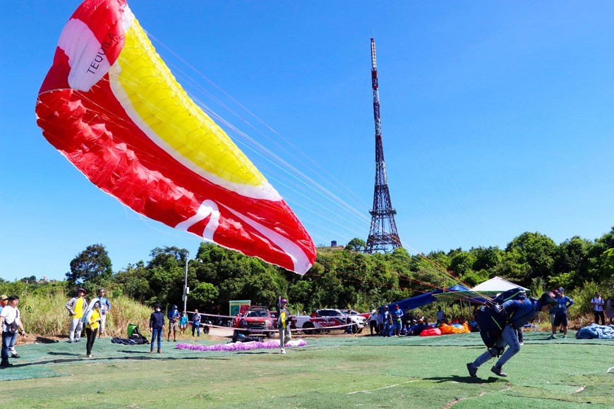Đèn bố trí hợp lý ở các góc tạo điểm nhấn cho căn phòng. Đèn bố trí hợp lý ở các góc tạo điểm nhấn cho căn phòng.