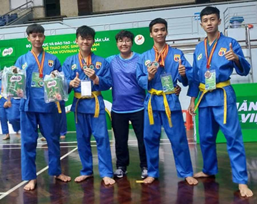  Các VĐV đoạt giải lứa tuổi học sinh trung học. 