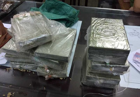 15 bánh heroin được Công an tỉnh Nam Định phát hiện, bắt quả tang trong túi xách của Trần Thị Liên 15 bánh heroin được Công an tỉnh Nam Định phát hiện, bắt quả tang trong túi xách của Trần Thị Liên