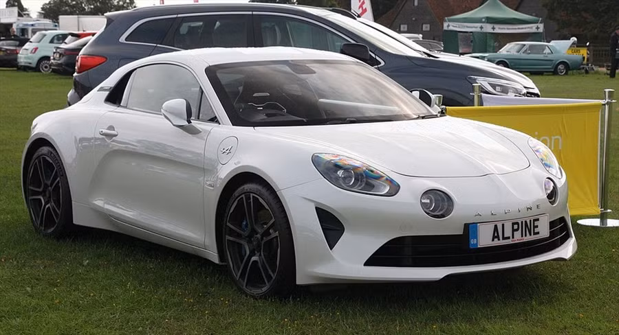  Alpine A110 là một xe thể thao được giới thiệu tại Geneva International Motor Show tháng 3.2017.