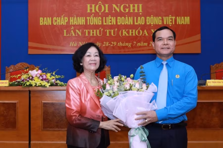 Ông Nguyễn Đình Khang được bầu làm Chủ tịch Tổng Liên đoàn lao động Việt Nam. Ảnh: dantri.com.vn