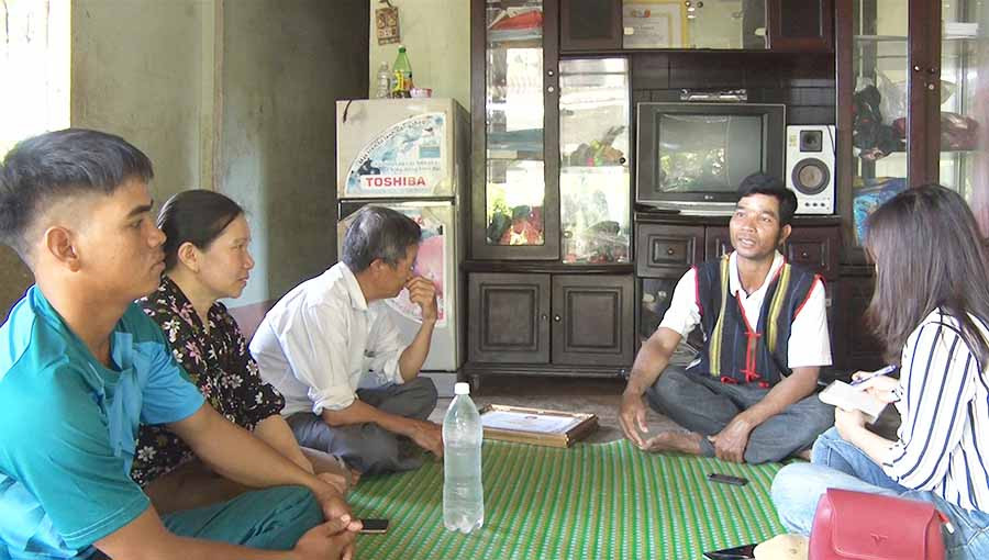 Gặp gỡ, trao đổi trực tiếp là một trong những cách để nắm bắt, phản ánh kịp thời các vấn đề mà dư luận đang quan tâm. Ảnh: H.T Gặp gỡ, trao đổi trực tiếp là một trong những cách để nắm bắt, phản ánh kịp thời các vấn đề mà dư luận đang quan tâm. Ảnh: H.T